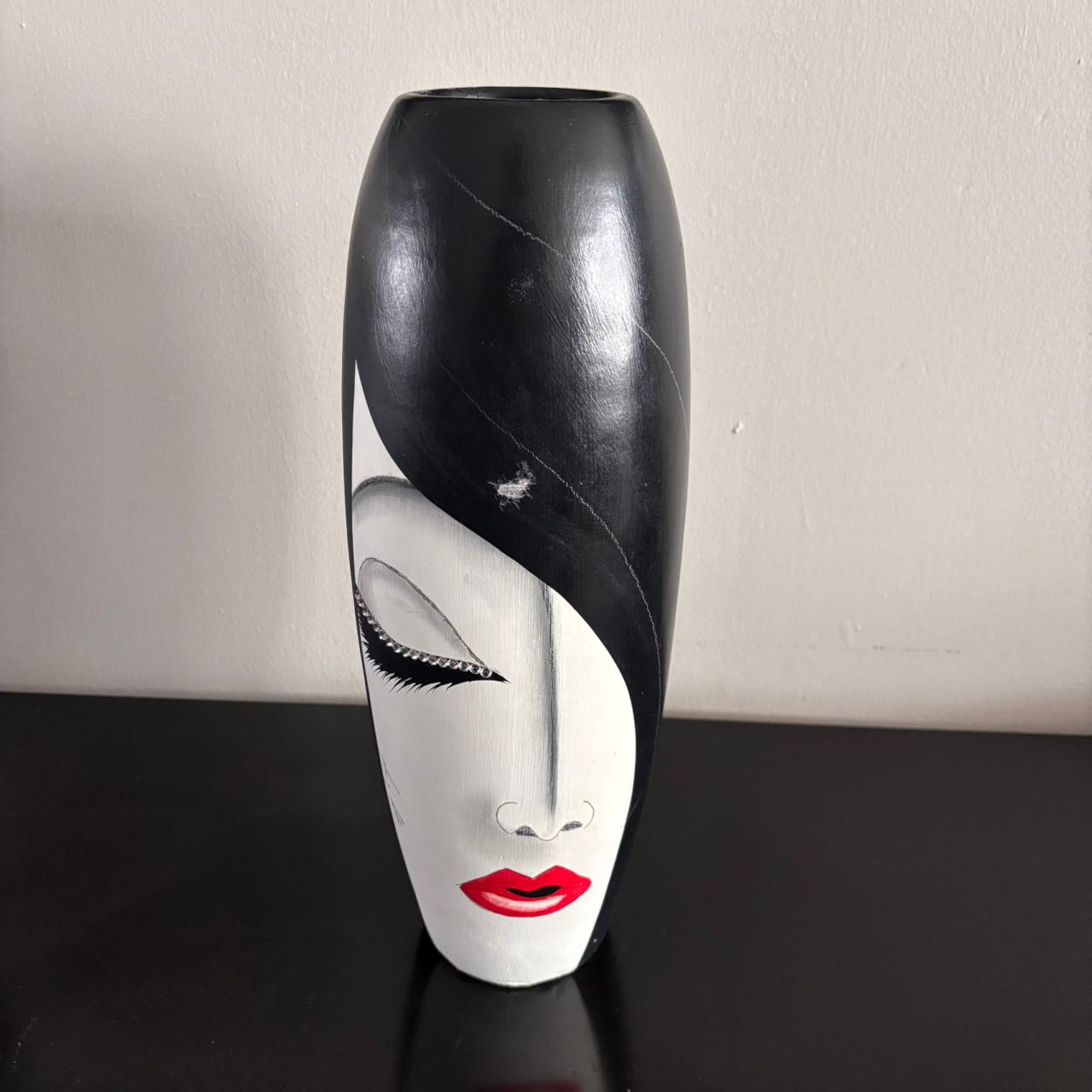 Florero con rostro 001