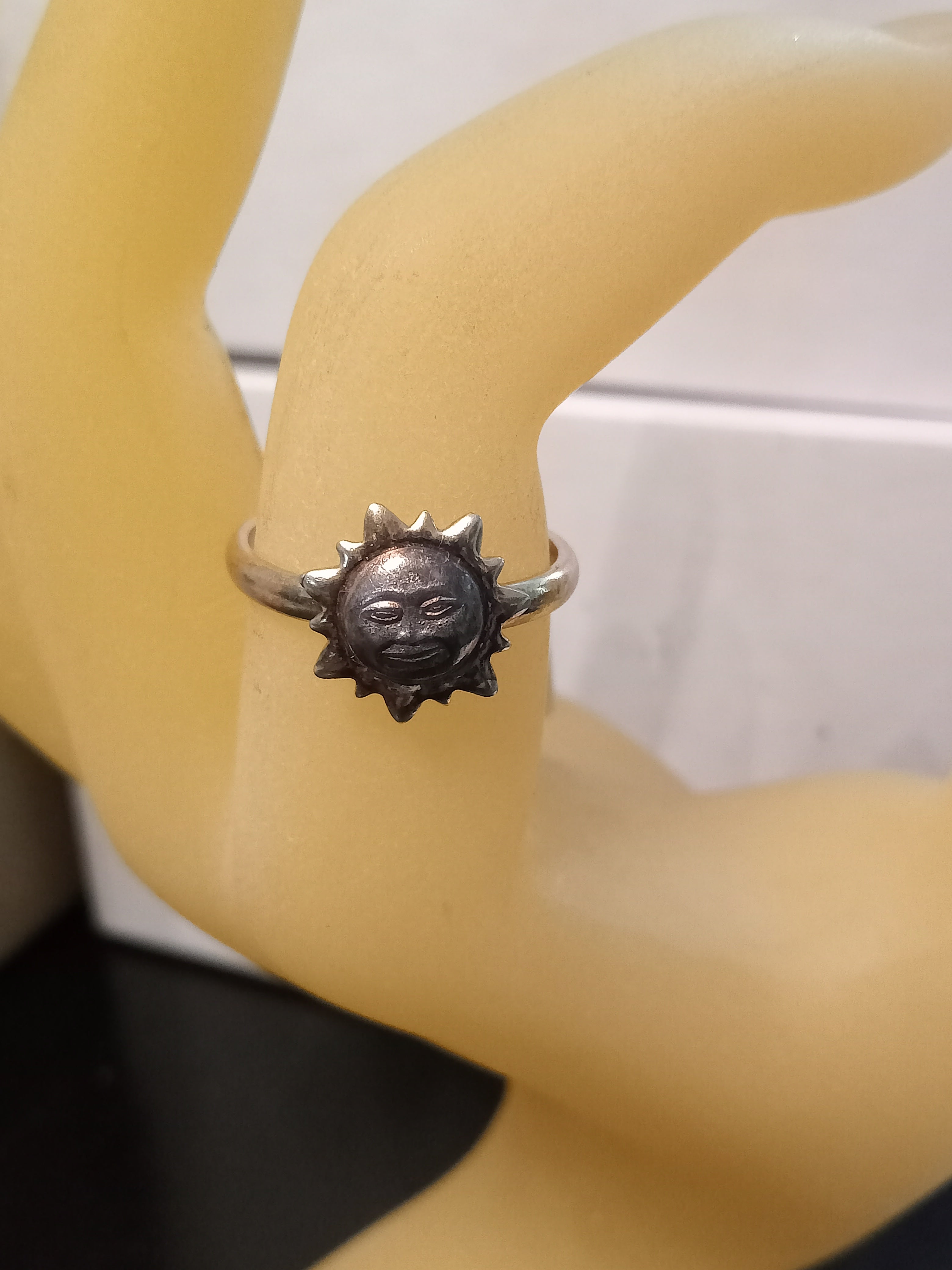 Anillo Figura Sol Grande 025 Talla Mediana