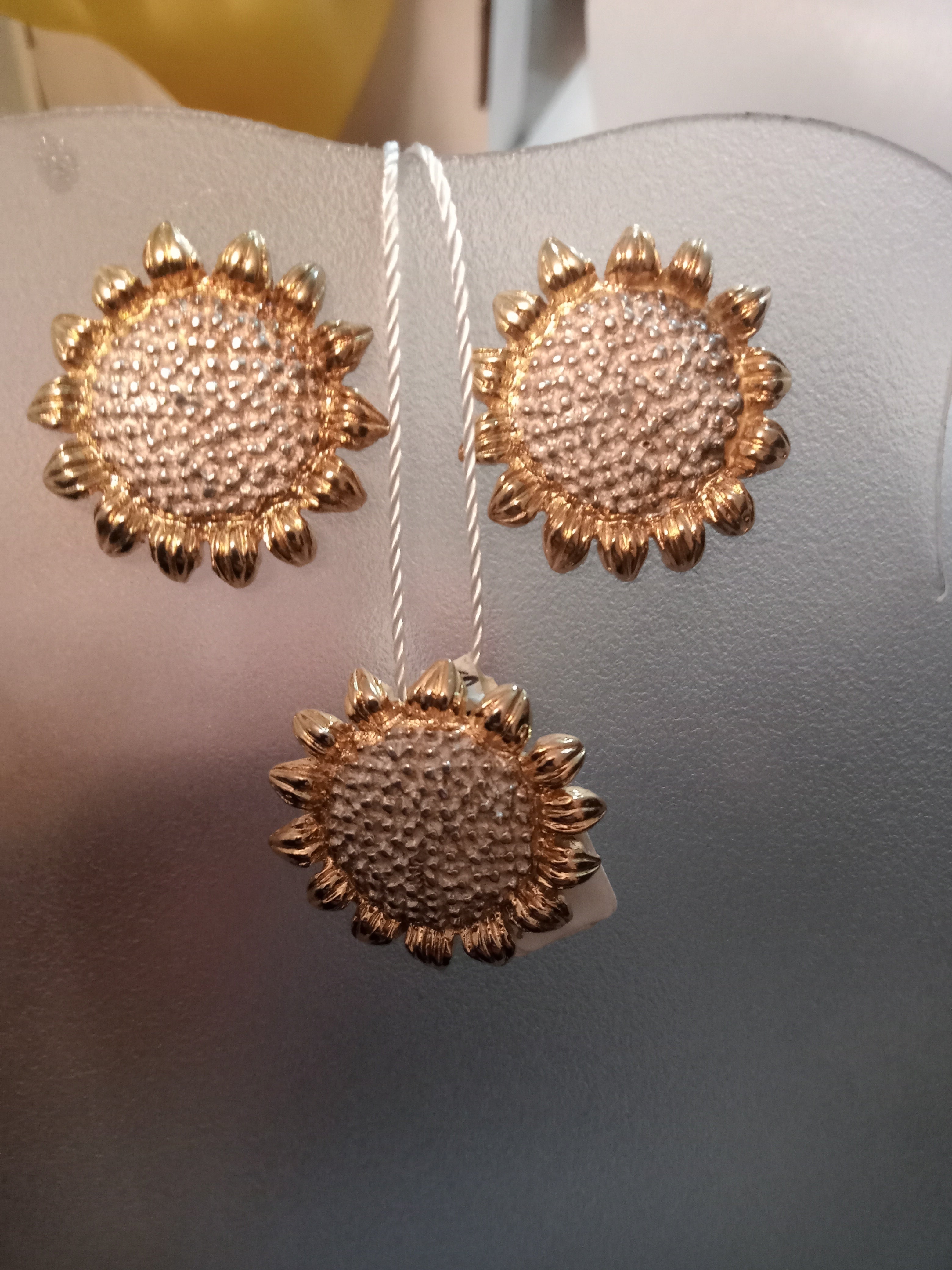 Aretes y Dije Figura de Girasol 425
