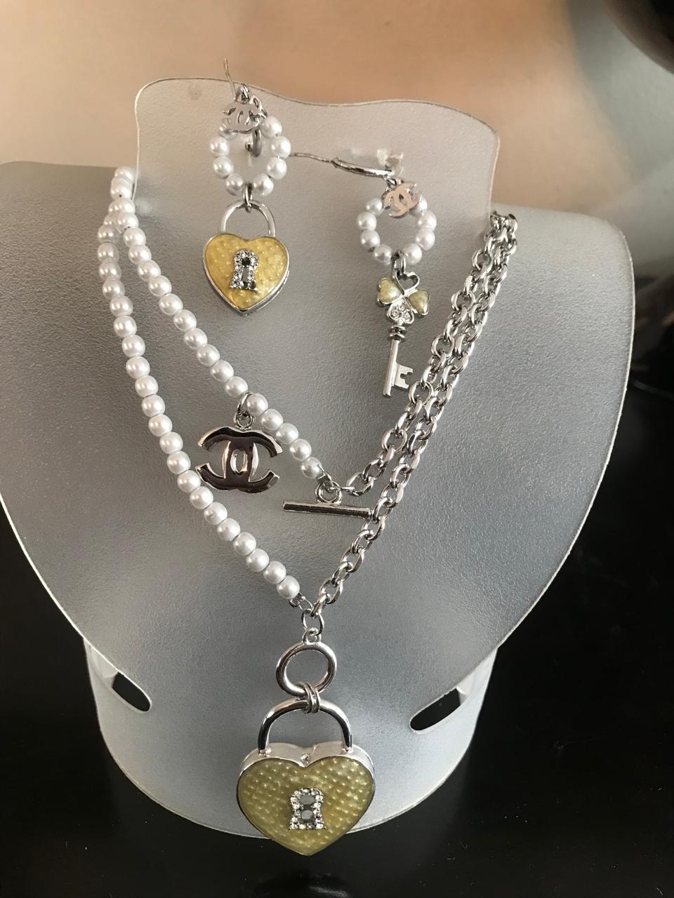 Conjunto de Collar y Aretes para Dama CHANEL 9502